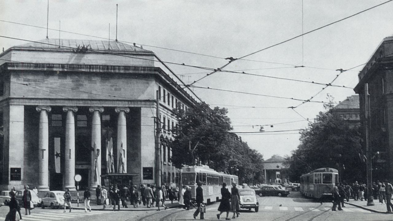 Trg Jože Vlahovića (današnji Trg hravtskih velikana), desno ulica Račkoga, oko 1978. godine
